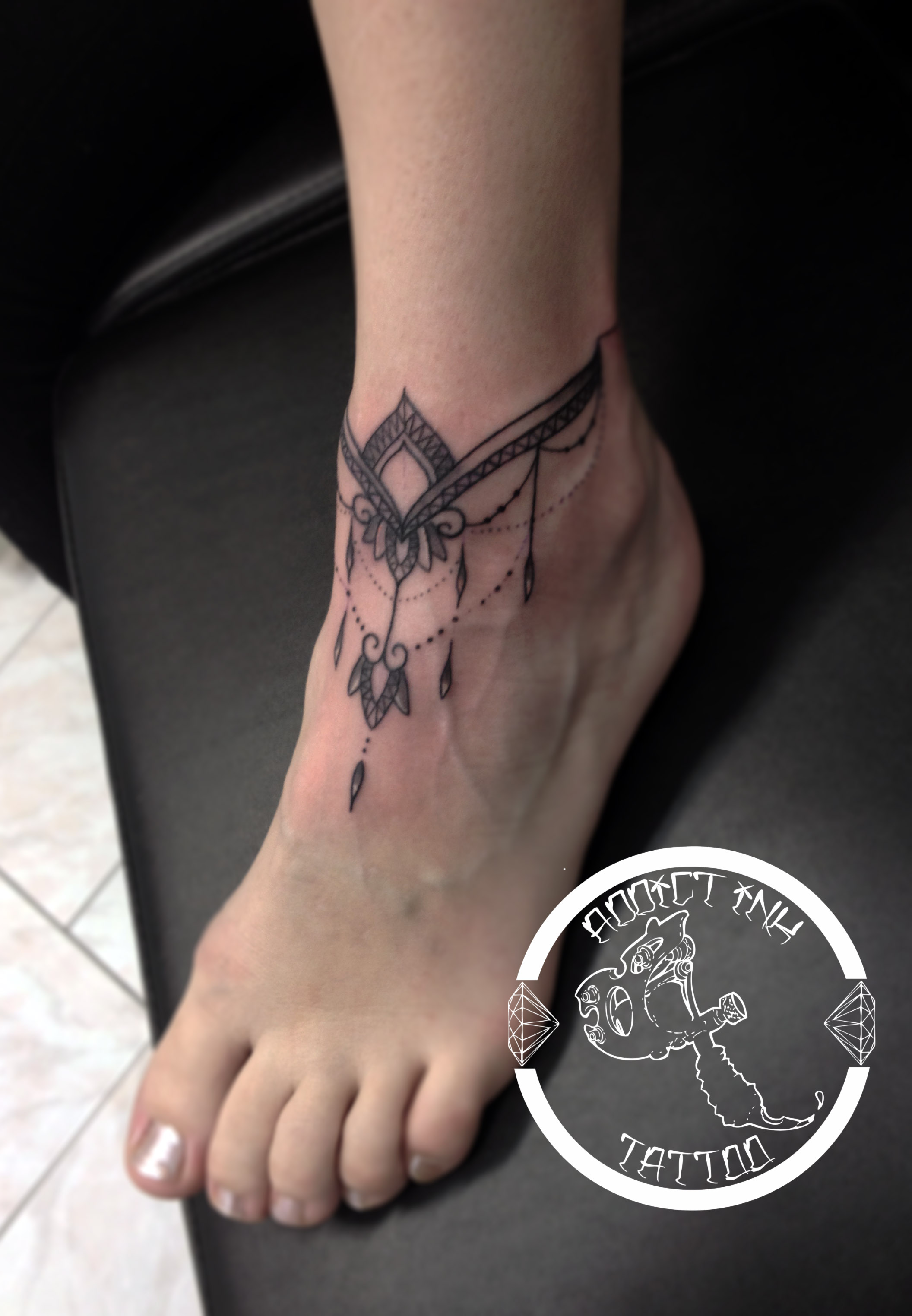 tatouage ornemental cheville et pied mandala addict ink tattoo nice